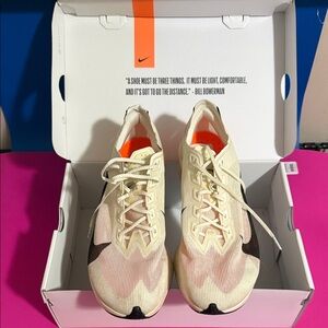 Nike ZoomX Vaporfly Next% 4 | Women 11.5 | Men 10